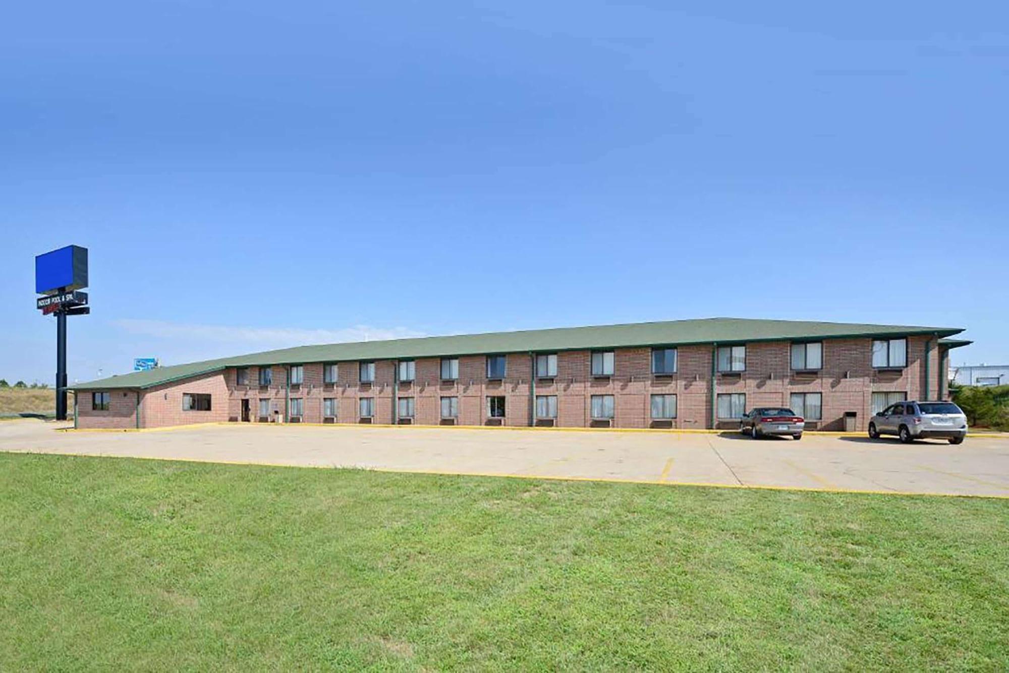 Days Inn By Wyndham Ozark Springfield Extérieur photo